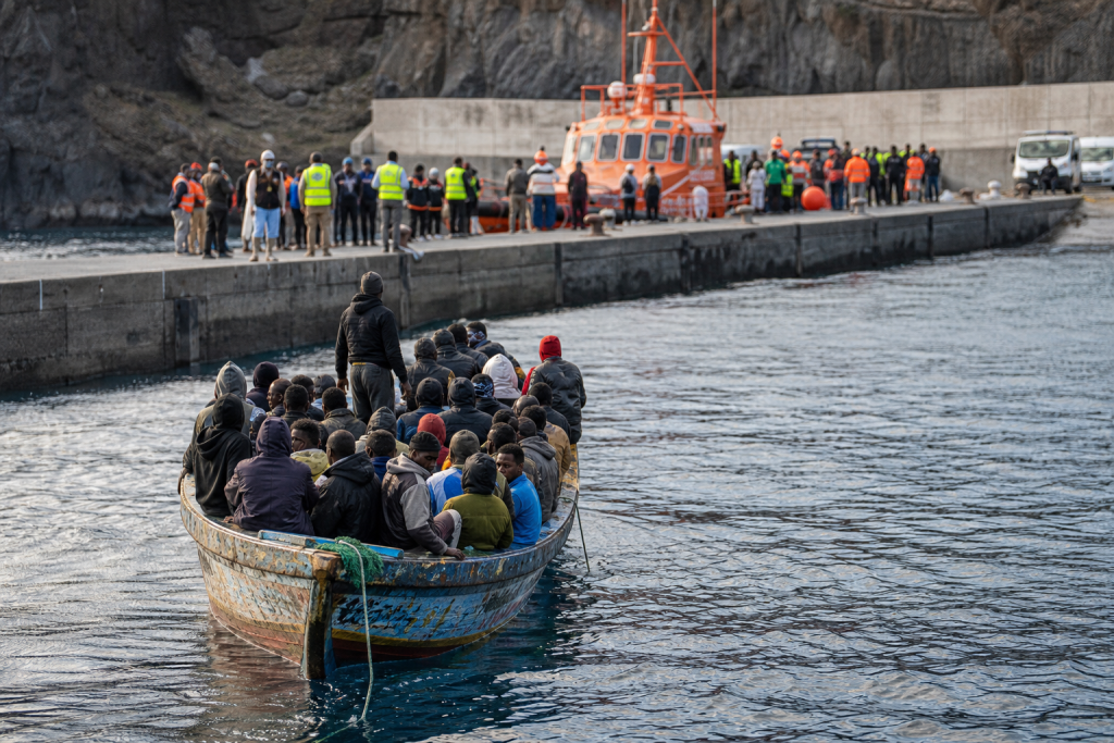 Nuevo episodio de llegada de cayuco a El Hierro con varios menores a bordo y dos fallecidos en la travesía
